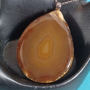 BROWN POLISHED AGATE SLICE PENDANT W/SILVERTONE BACKING AND CHAIN 16" END TO END